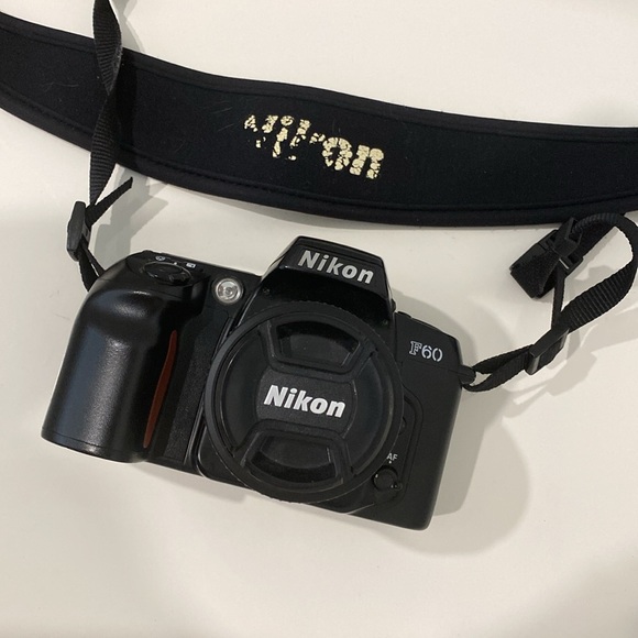 Nikon F60 35mm Slr Film Camera Body W/ Strap Auto & Manual Focus - Picture 4 of 10